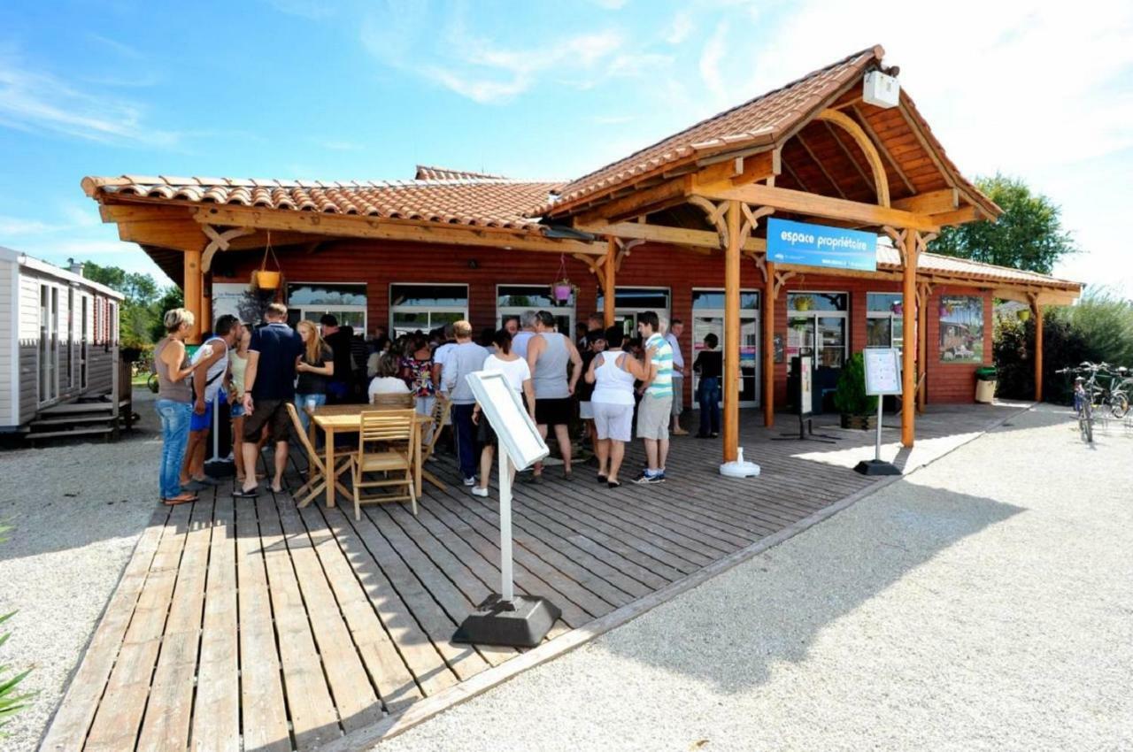 Mobile Home Ht De Gamme Climatise Dans Le Camping **** De La Reserve Gastes Bagian luar foto