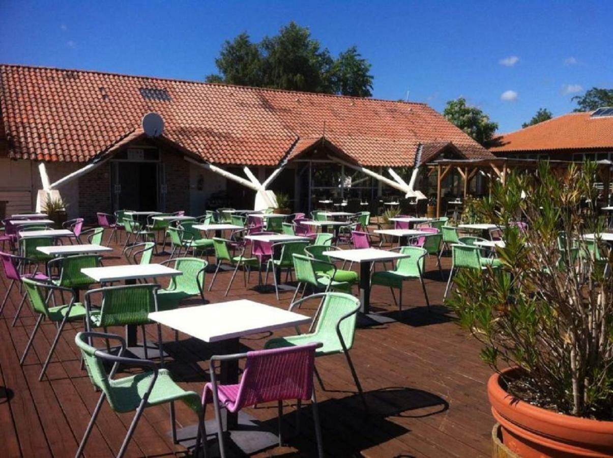 Mobile Home Ht De Gamme Climatise Dans Le Camping **** De La Reserve Gastes Bagian luar foto